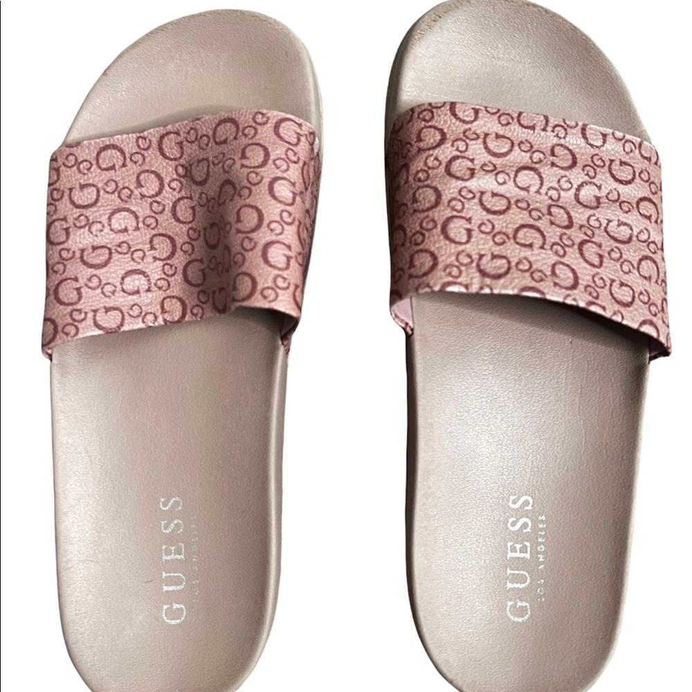 Women’s Guess slides